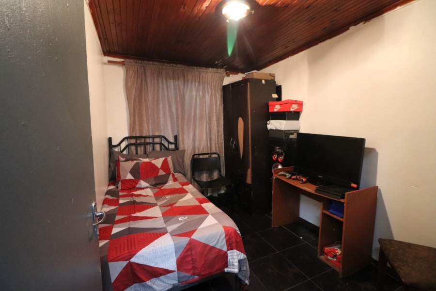 5 Bedroom Property for Sale in Lentegeur Western Cape